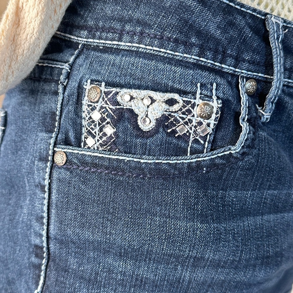 Women's‎ Denim Shorts with Embroidered Pockets - Picture 6 of 11